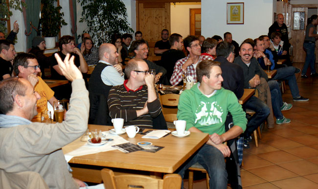 Um die 100 interessierte Musiker waren am Freitagabend zum Gasthaus „Zum Schäferwirt“ in Schwabbruck geströmt, um im PA-Workshop Expertenwissen der Sound-Profis von Yamaha und Sennheiser aufzusaugen.