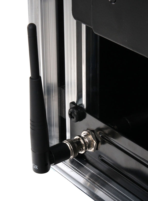Die onboard-Gigahertz-Antenne sichert den einfachen Betrieb direkt vom Rack.