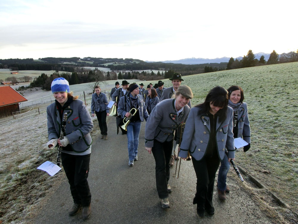 Blaskapelle Bad Bayersoien. Neujahrsanblasen. Foto © Blaskapelle Bad Bayersoien Blaskapelle Bad Bayersoien. Neujahrsanblasen. Foto © Blaskapelle Bad Bayersoien