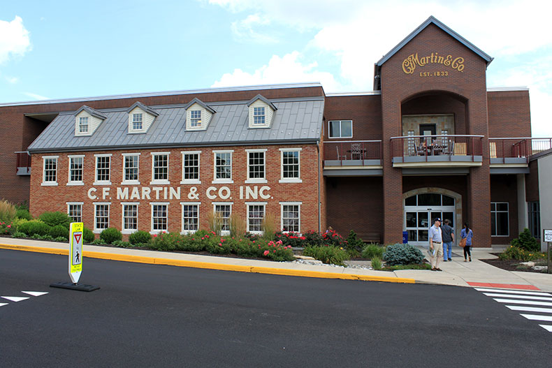 Die erste Fabrik von C. F. Martin in Nazareth, Pennsylvania. Quelle: wikipedia.org/Joseph Brent.