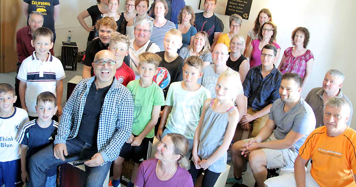 Cajon-Workshop im Musikhaus Kirstein mit Hakim Ludin