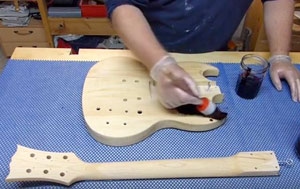 Wie baue ich mir meine eigene E-Gitarre?