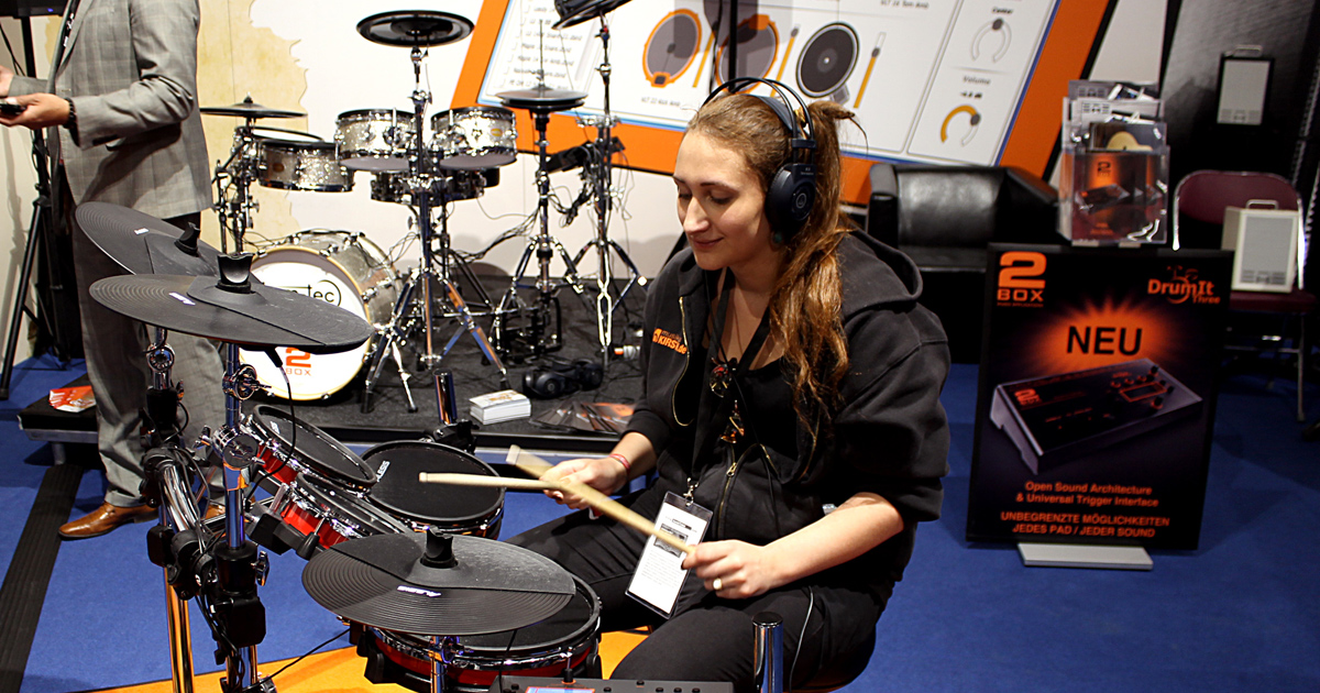 Kirstein auf der Messe Frankfurt - Mali am Schlagzeug