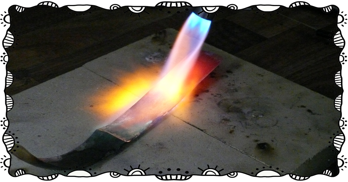 Arbeiten an der Bogenkappe einer Tuba