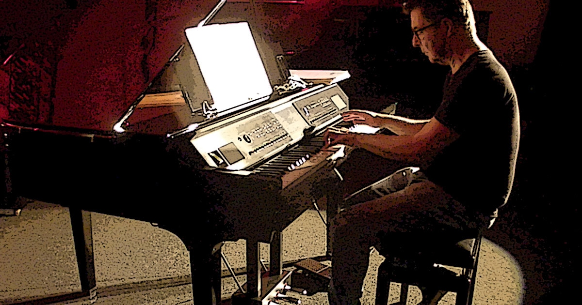Kleine Dokumentation im Comic-Style zum Yamaha-Videodreh Digitalpiano Clavinova CVP-809 mit Susan Albers und Peter Baartmans im Musikhaus Kirstein in Schongau. Comic-Bild 9: Peter Baartmans spielt sich am CVP-809 ein.