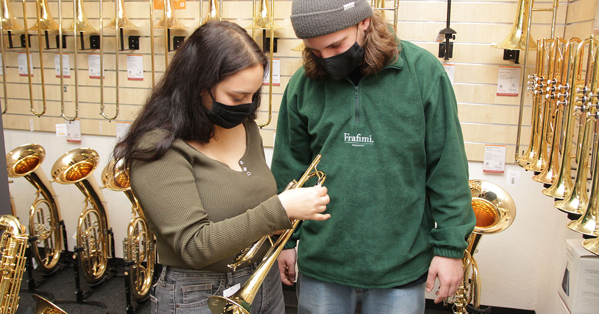 Zu Besuch bei Kirstein: Berufsschüler Musikfachhandel Mittenwald.