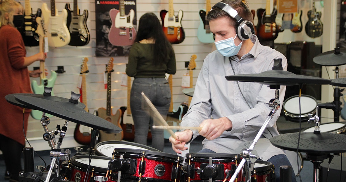 Zu Besuch bei Kirstein: Berufsschüler Musikfachhandel Mittenwald.