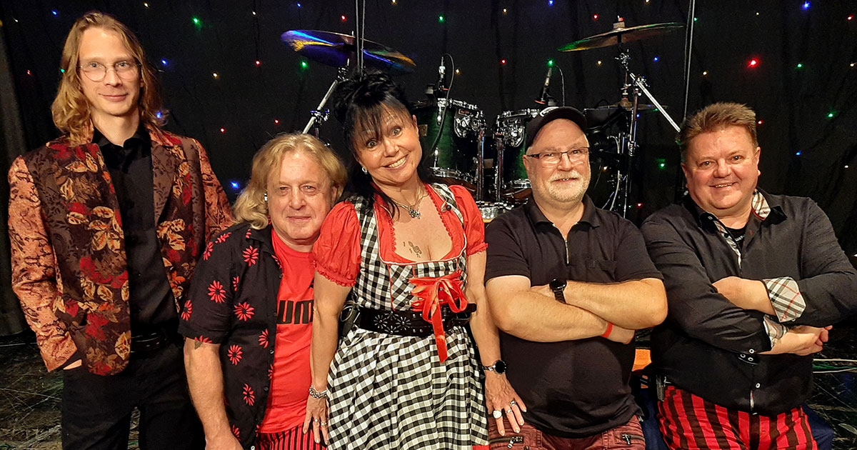 Tom spielt in der Partyband Die Dandys.