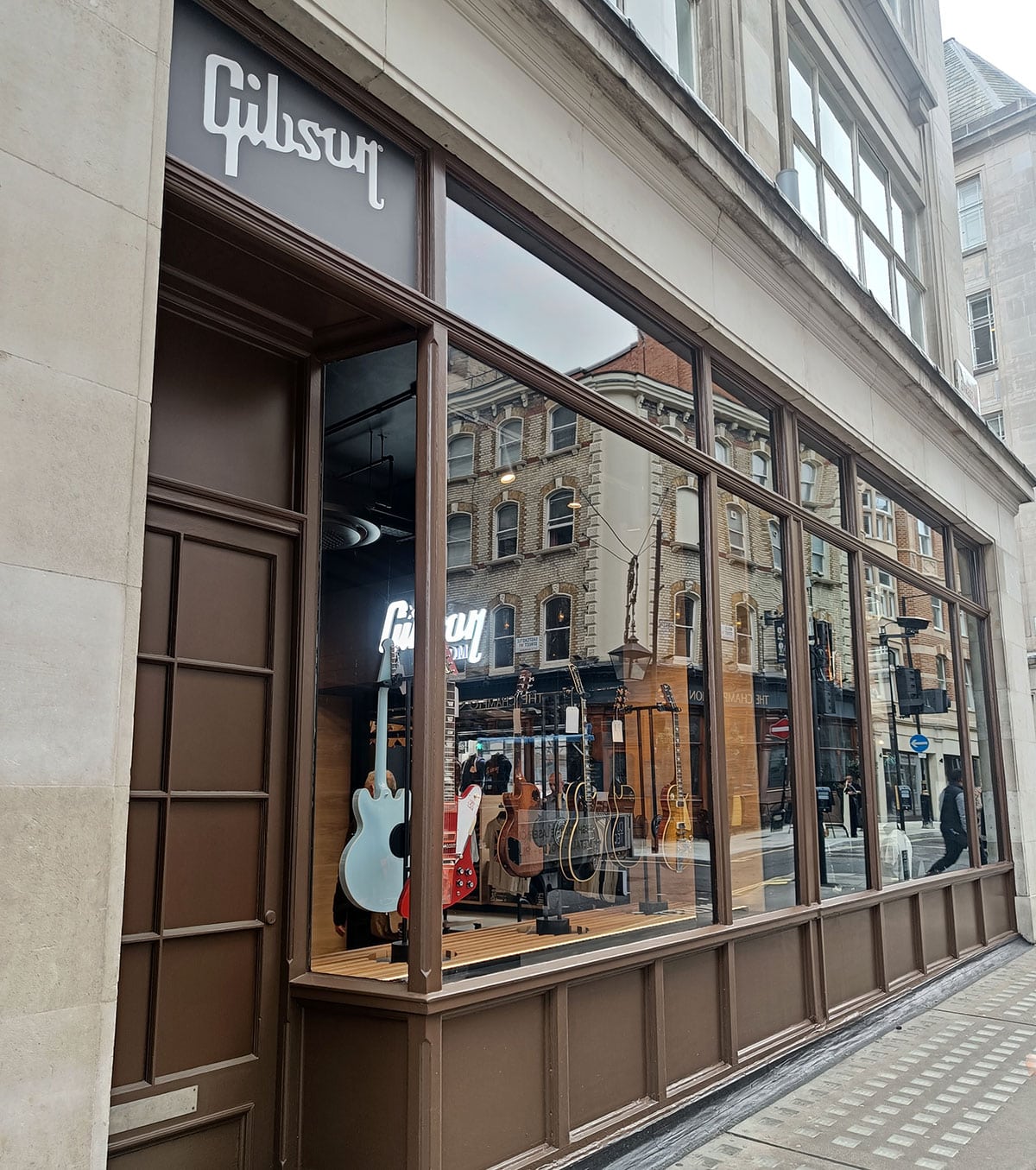 Die Gibson Garage in Soho. Blick auf ein Ladengeschäft von der Straße aus gesehen.