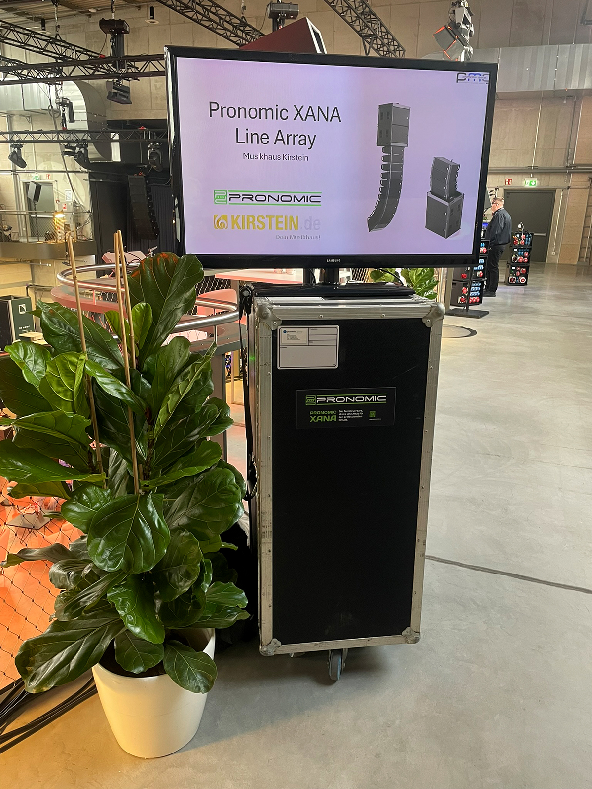 Bildschirmpräsentation Pronomic XANA Line Array