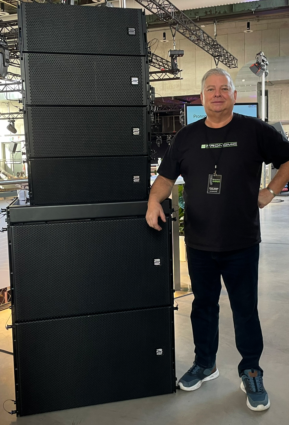 Ernst Seider, Geschäftsführer promedia group Veranstaltungstechnik, mit dem Pronomic XANA System