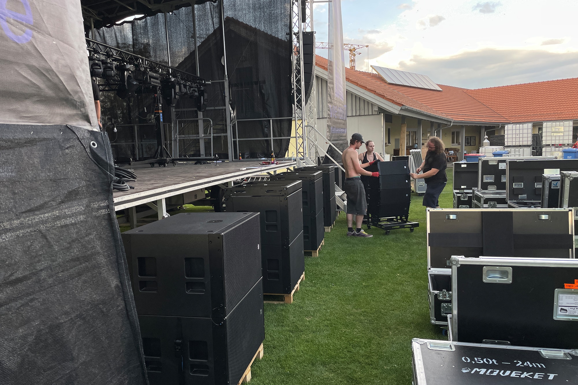 Aufbau der Technik bei der Second Stage des Böbing Open Air 2026