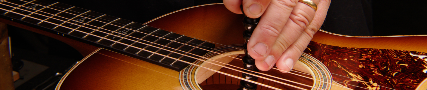 Der praktische Action Control Neck von Taylorguitars in der Nahaufnahme