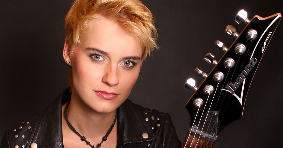 Yasi Hofer wird Euch auf der MusiConnect 2022 umhauen!