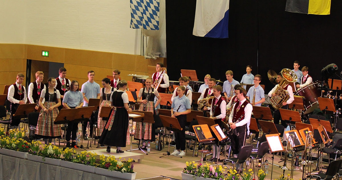Die Jugendkapelle der Musikschule Pfaffenwinkel e.V. eröffnet die MusiConnect 2022.