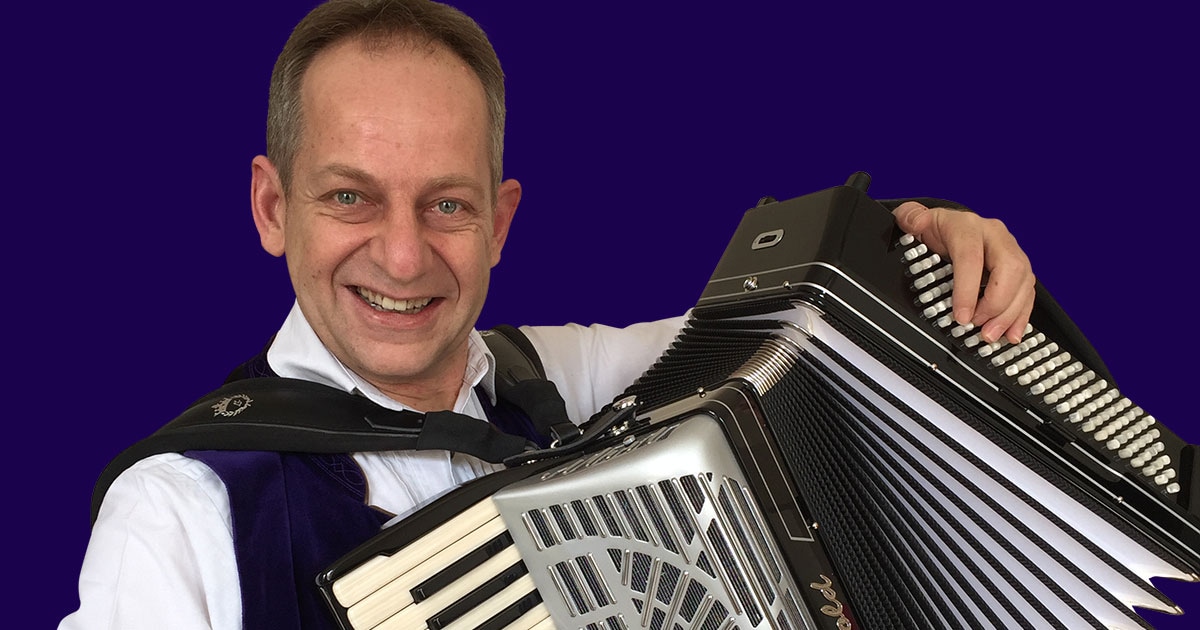 Der Alleinunterhalter Turboreini zeigt bei der MusiConnect 2022, wie die Turbosounds-App funktioniert!