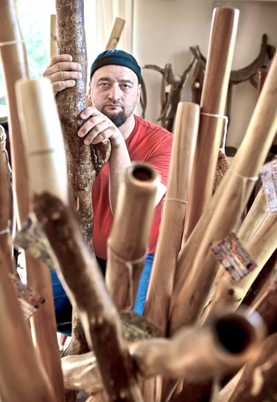 Ralph Klee mit seinen Didgeridoos