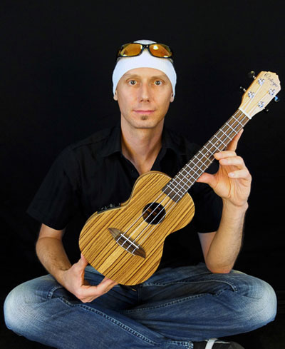 Ukulelen-Dozent Daniel Schusterbauer.
