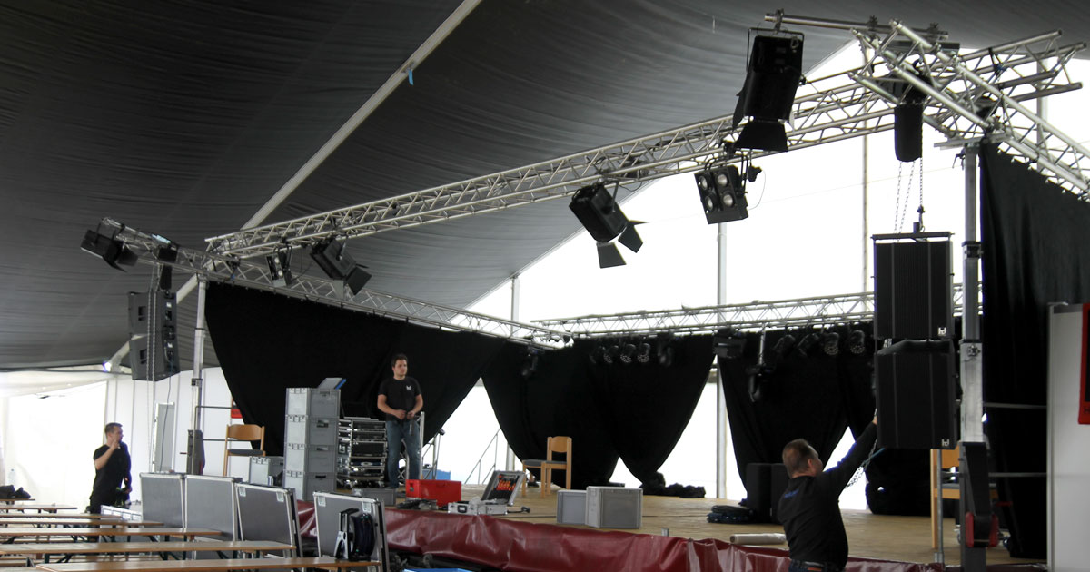 MusiConnect 2017: Aufbauarbeiten an der Eventstage.