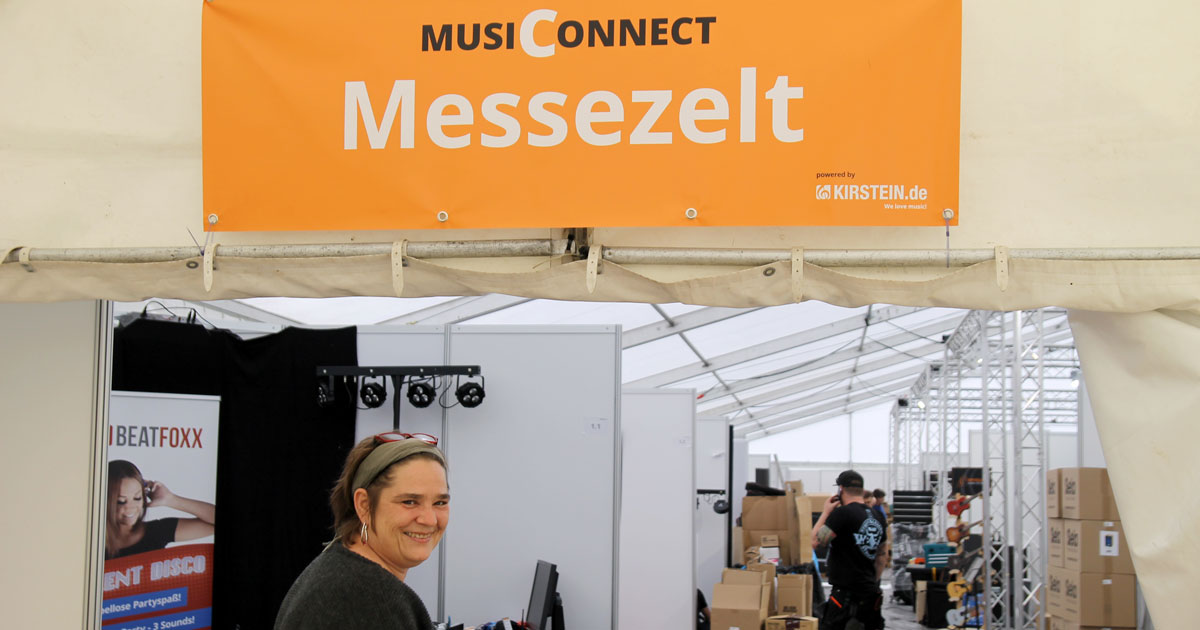 MusiConnect 2017: Aufbauarbeiten Messezelt Beatfoxx.