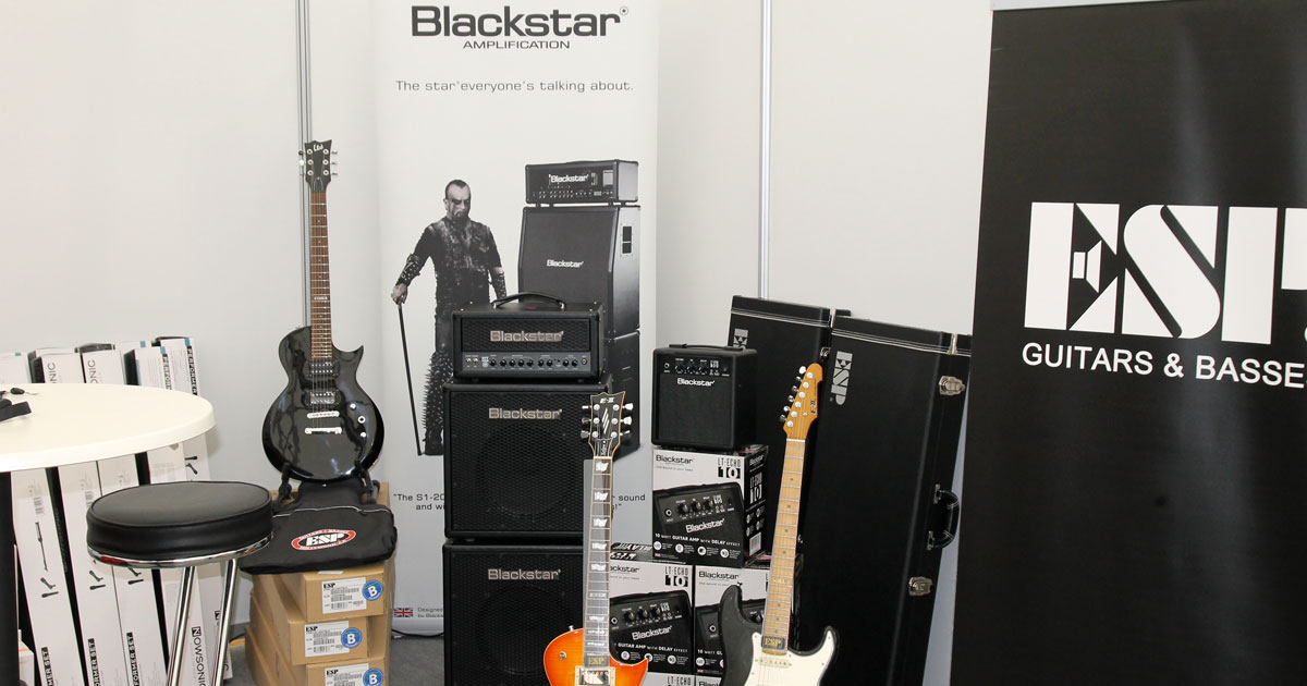 MusiConnect 2017: Aufbauarbeiten Messezelt Blackstar.
