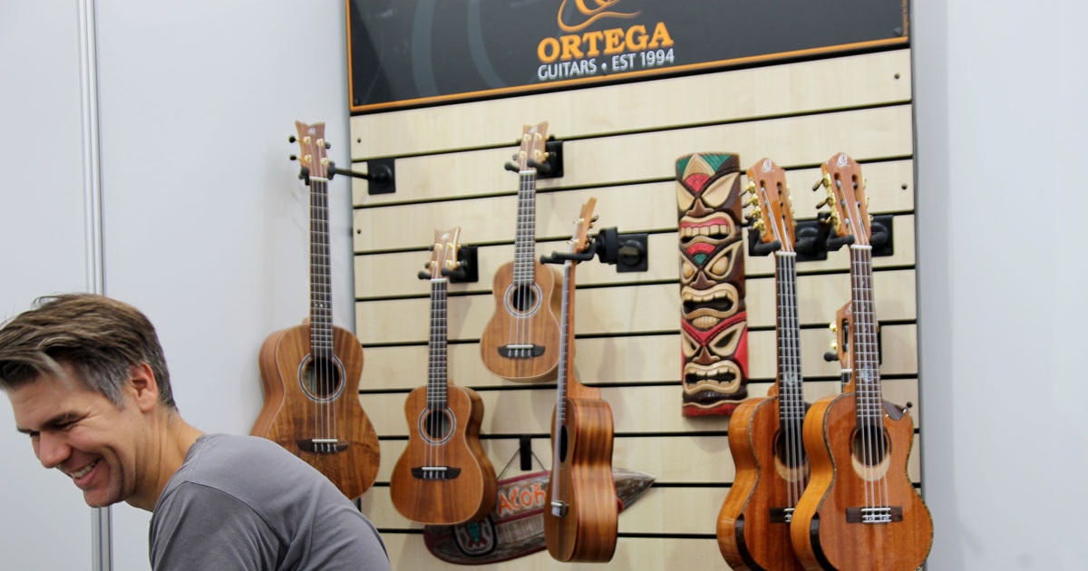 MusiConnect 2017: Aufbauarbeiten Messezelt, Ortega.