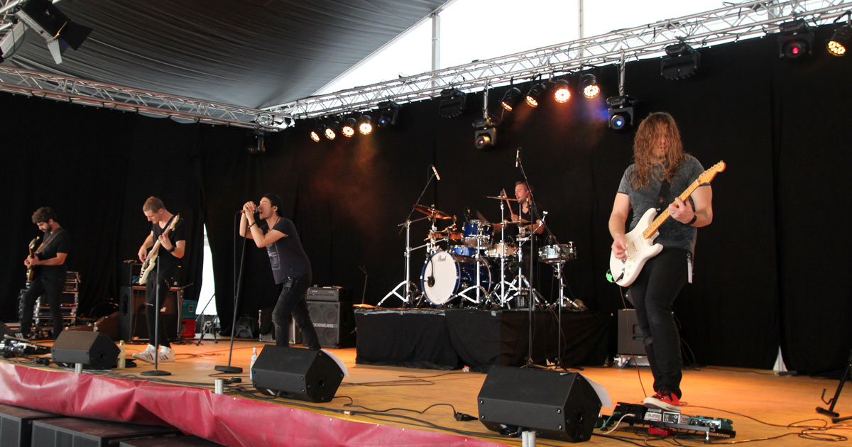 MusiConnect 2017: Live-Acts: Mr. Serious + The Groove Monkeys.