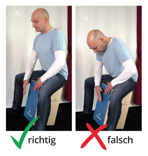 Richtige und falsche Körperhaltung beim Cajon spielen.