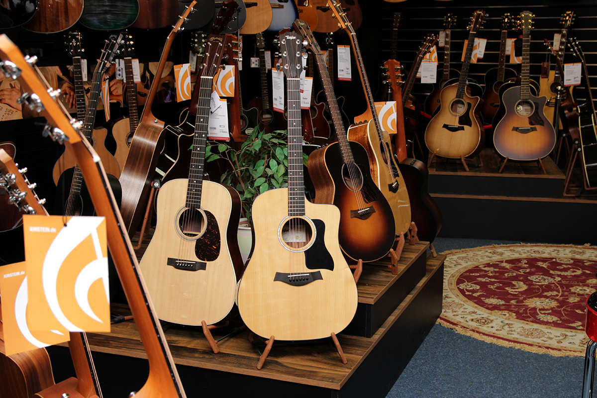 Akustikgitarren im Musikhaus Kirstein