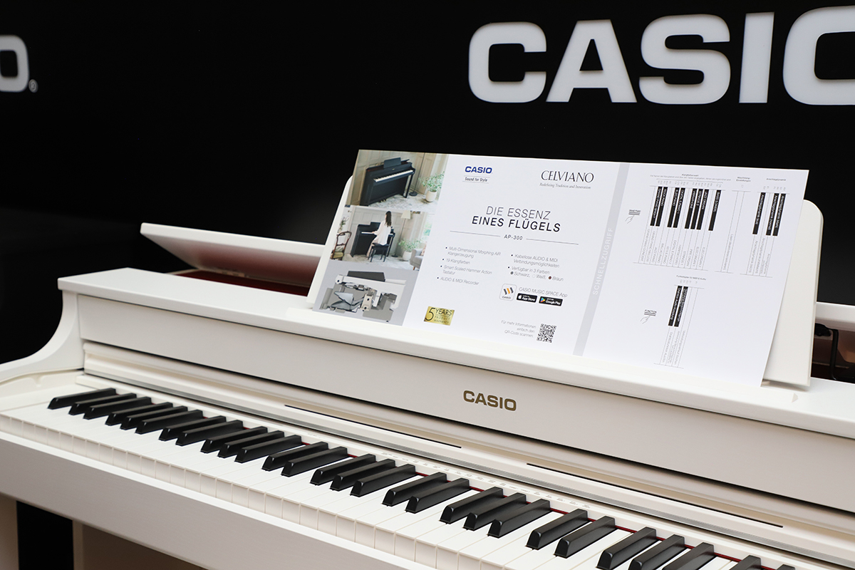 weißes Digitalpiano der Marke Casio im Musikhaus Kirstein
