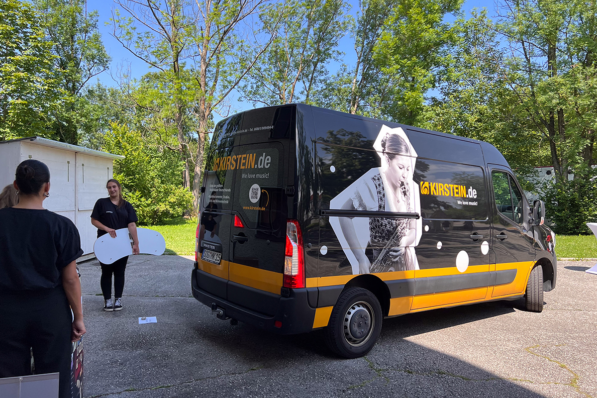Teilnahme des Musikhaus Kirstein an der Jobmesse Weilheim 2024: Transporter von Musikhaus Kirstein