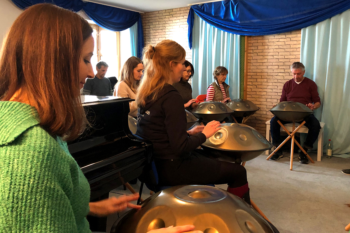 Sela-Handpan-Workshop im Musikhaus Kirstein