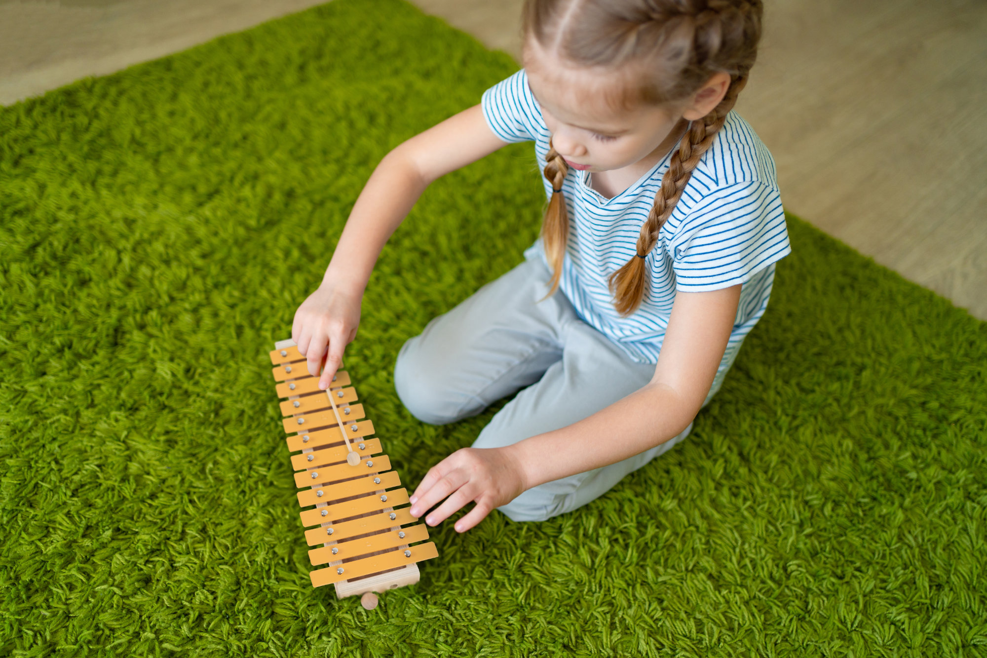 Witziges Glockenspiel in C-Dur für Kinder mit gelben Klangplatten und 2 Schlägel - Produktbild 10