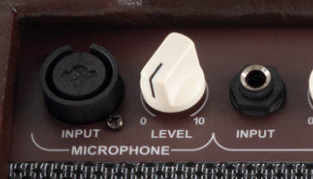 2 Kanäle für Gesang und Gitarre