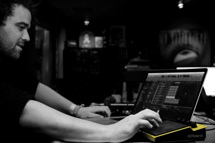 Contrôleur MIDI compact pour la production musicale DAW