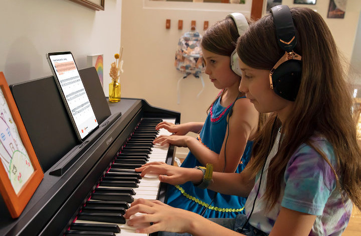 Bambini al pianoforte