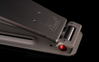 Elegantes Pedalboard aus bearbeitetem Aluminium