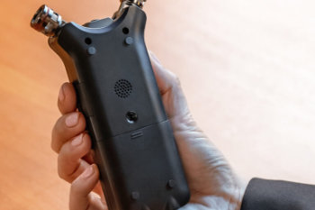 Haut-Parleur d’Écoute Intégré