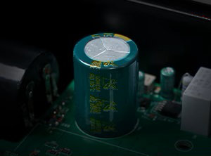 Dos condensadores de 4700 µF